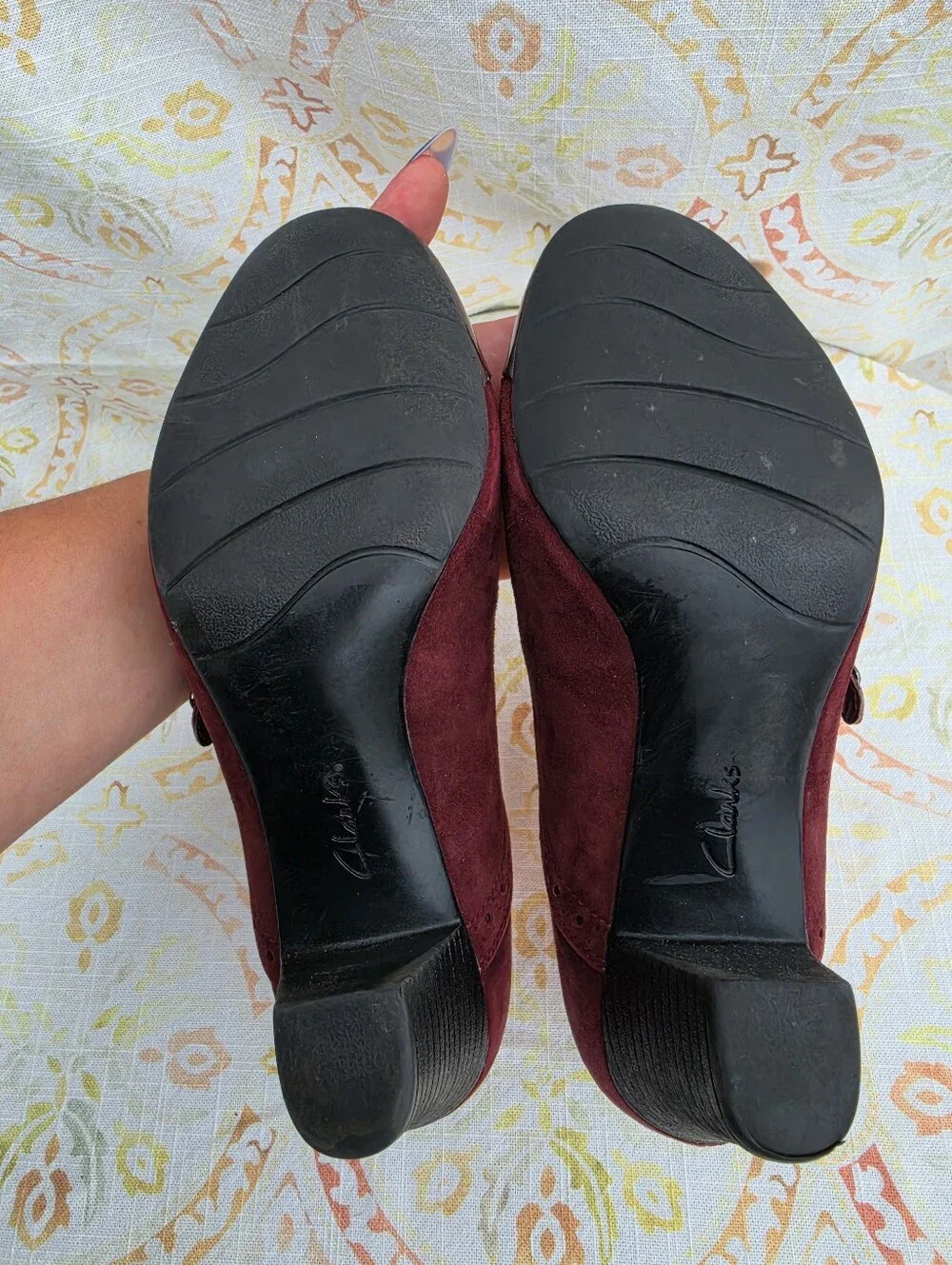 Clarks Artisan Women’s 8.5 Burgundy Suede Patent Cap Toe Mary Jane Heels